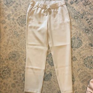 White Lulu Lemon Pants 👖